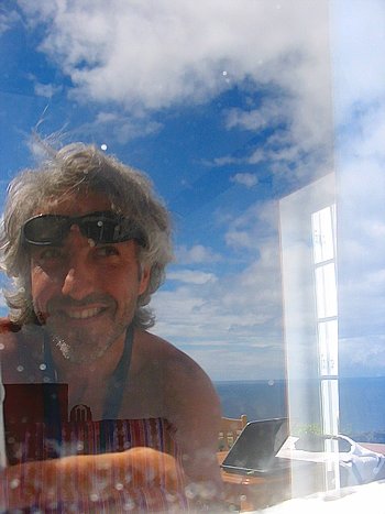 Robin_Good_with_clouds_2005_350o2.JPG