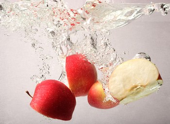 apples_in_water.jpg