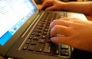 computing_input_keyboard_mouse_interacting_865021_84329536.jpg