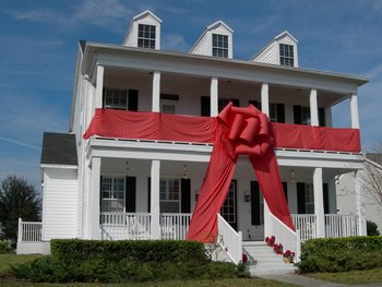 gift_wrapped_house_by_pattie_350.jpg