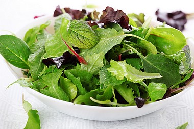 how-to-stay-healthy-salad_ss_80940670_380.jpg