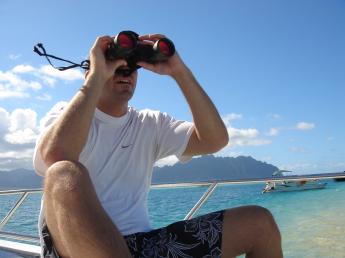 man_with_binoculars_by_yokewee.jpg