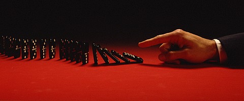 online_content_curation_to_establish_influence_domino_effect_finger_32169253.jpg