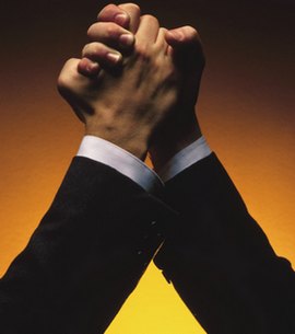 online_content_curation_versus_content_production_arm_wrestling_16456332.jpg