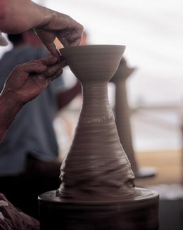 online_content_curation_what_is_vase_molding_7626812.jpg