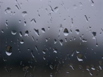 glass_with_blure_by_tusinski_350.jpg